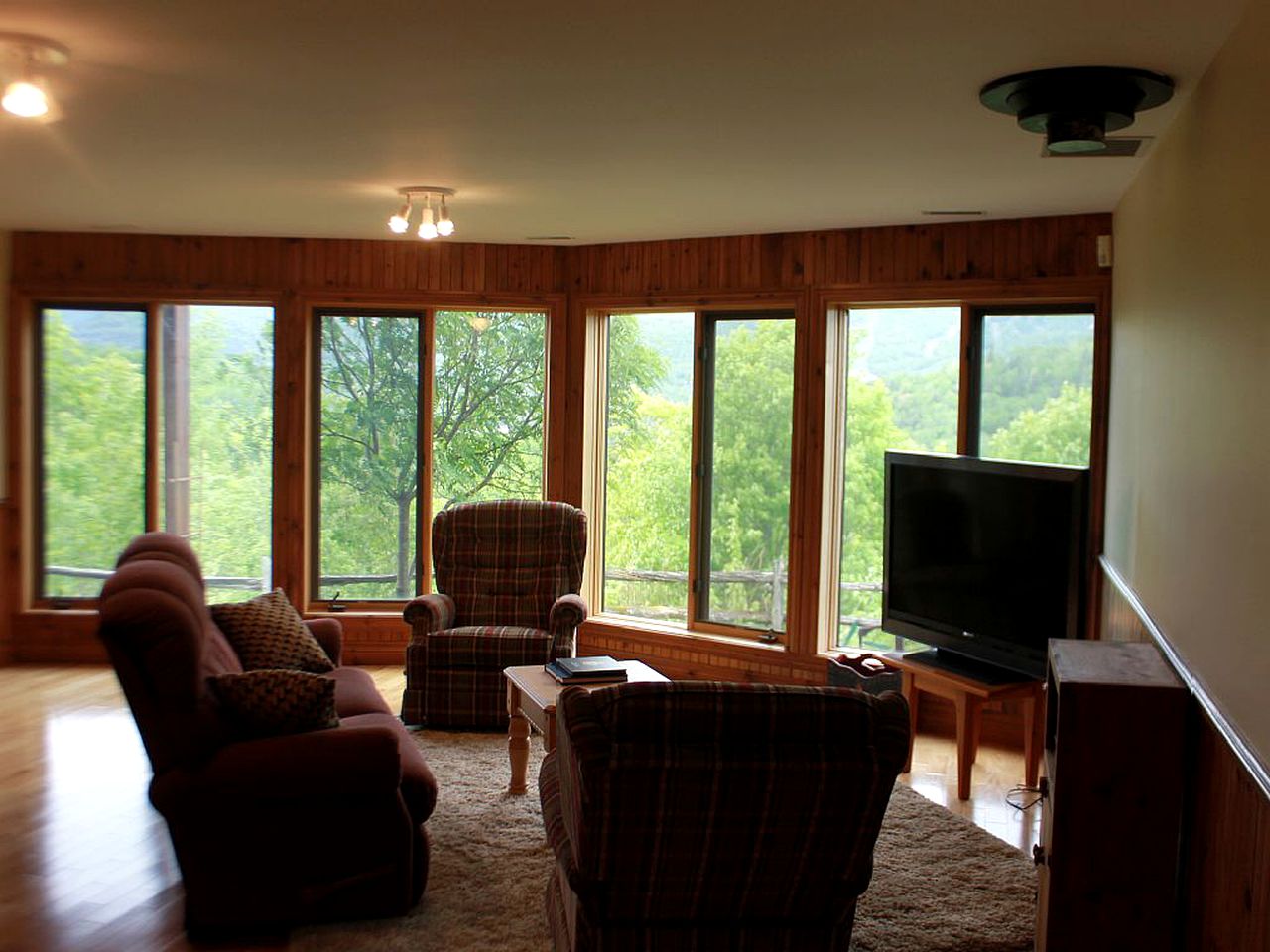 Luxurious 15-Person Chalet Rental near Mont-Tremblant Ski Resort, Quebec