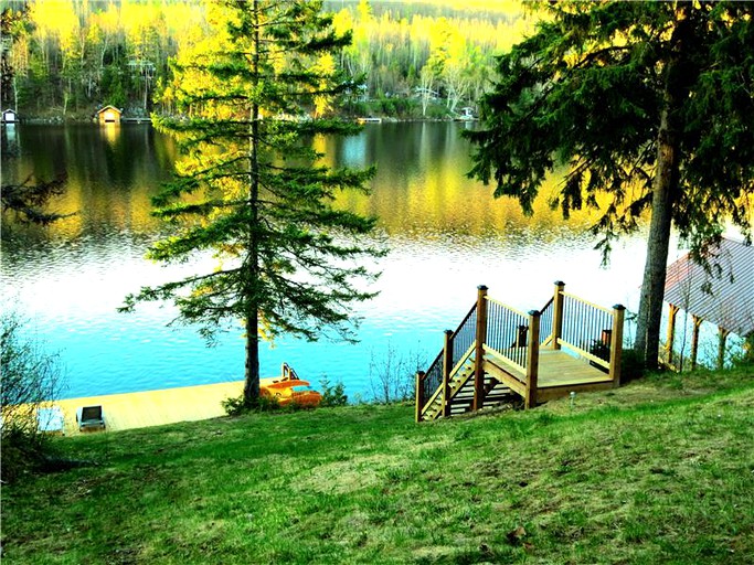 Executive Cottage Rental Waterfront Oasis, Cabins, Kipawa, Canada