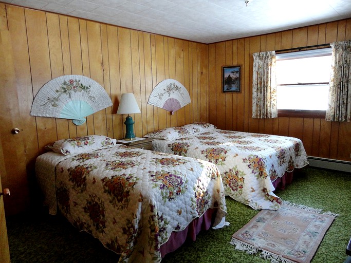 Cabins (Eagle River, Wisconsin, United States)