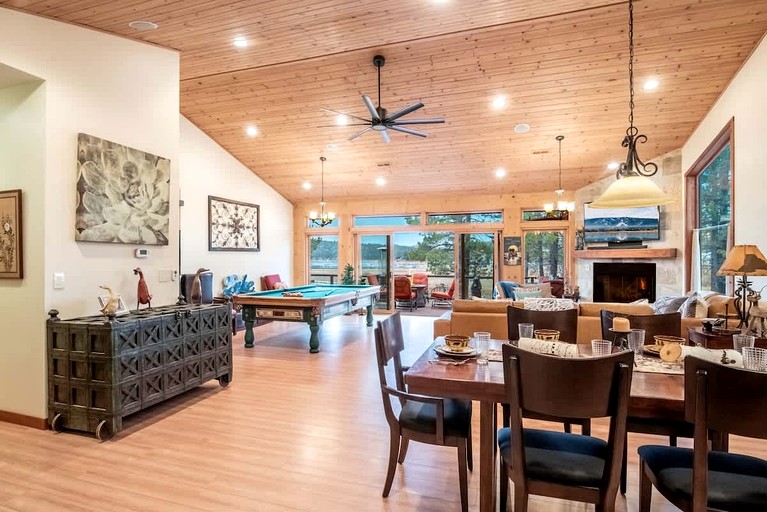 Cabins (United States of America, Big Bear Lake, California)