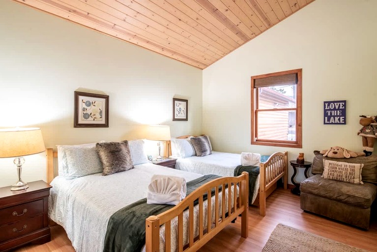 Cabins (United States of America, Big Bear Lake, California)