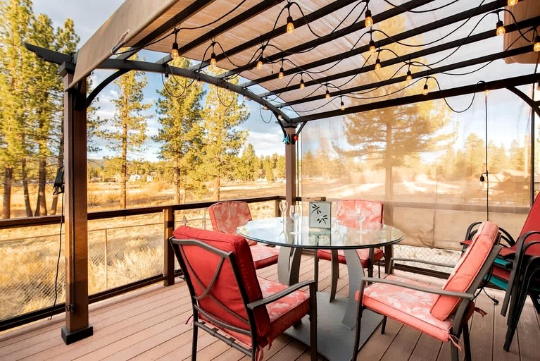 Cabins (United States of America, Big Bear Lake, California)