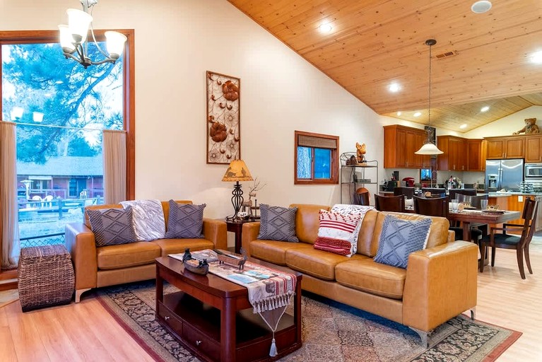 Cabins (United States of America, Big Bear Lake, California)