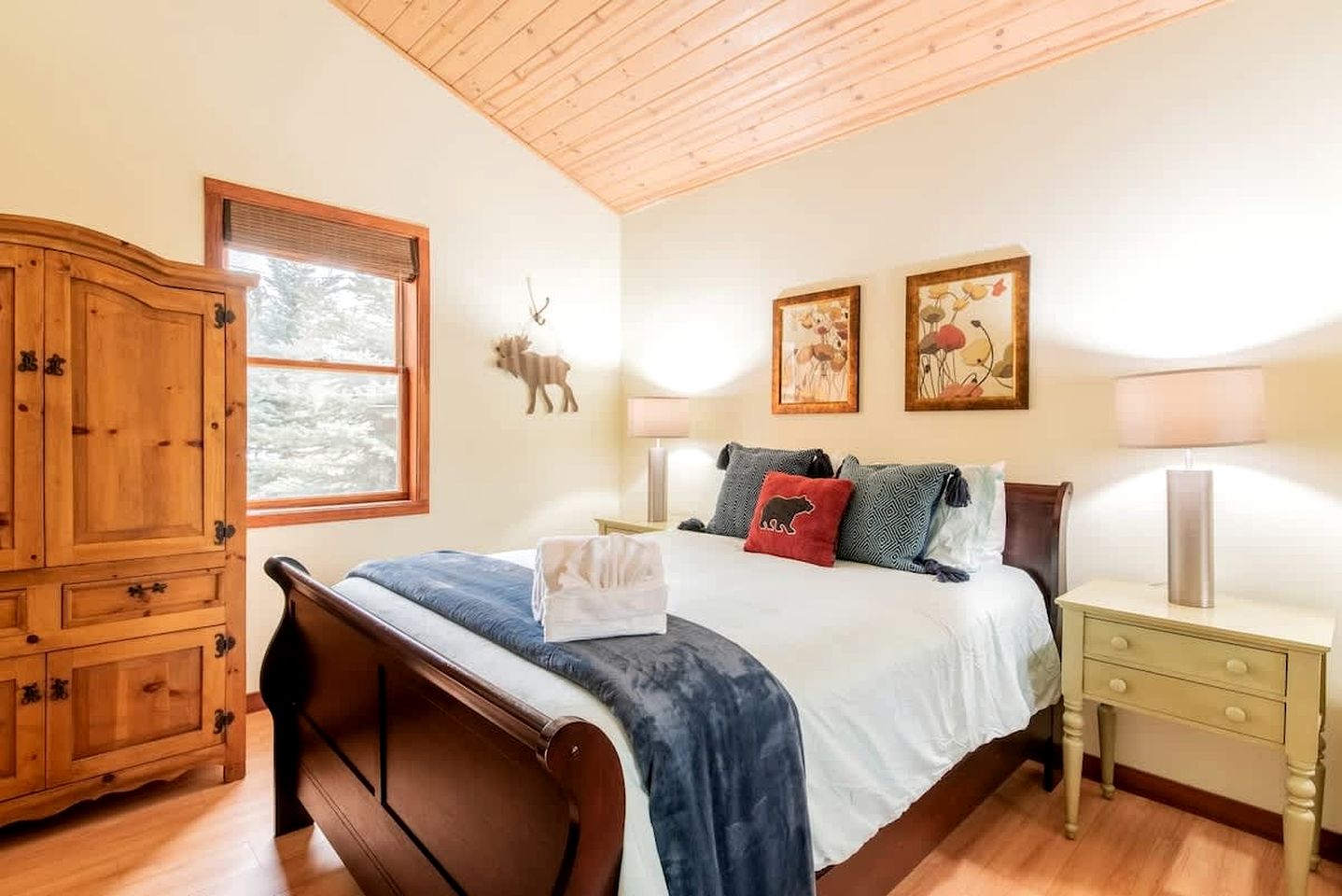 Experience Bliss: Big Bear Lake Rental with Exclusive Hot Tub