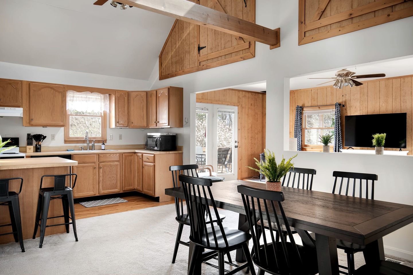Extraordinary Group Retreat with Hot Tub, Fire Pit, Wraparound Deck in Great Cacapon, WV