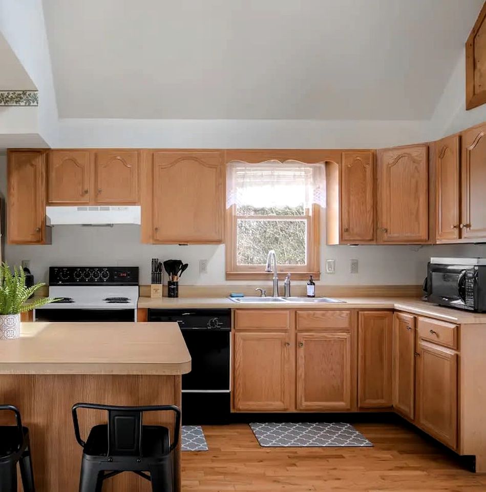 Extraordinary Group Retreat with Hot Tub, Fire Pit, Wraparound Deck in Great Cacapon, WV