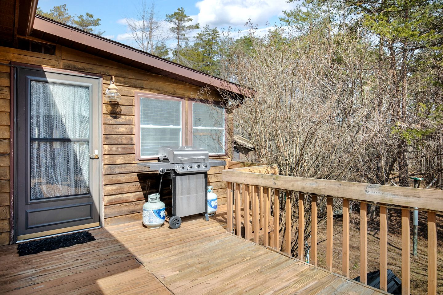 Extraordinary Group Retreat with Hot Tub, Fire Pit, Wraparound Deck in Great Cacapon, WV
