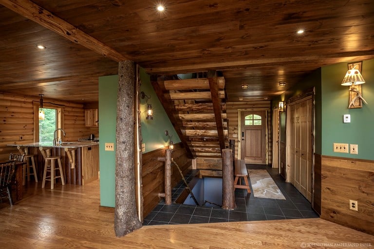 Log Cabins (United States of America, Lake Placid, New York)