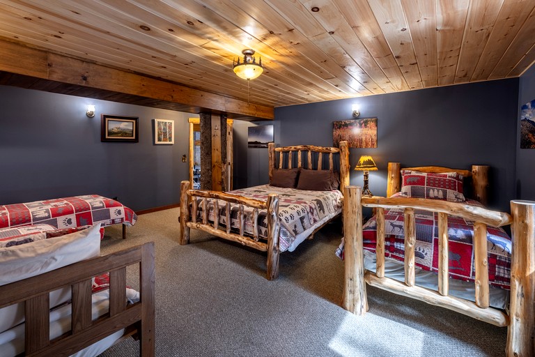 Log Cabins (United States of America, Lake Placid, New York)