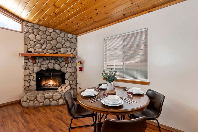 Cabins (United States of America, Big Bear Lake, California)