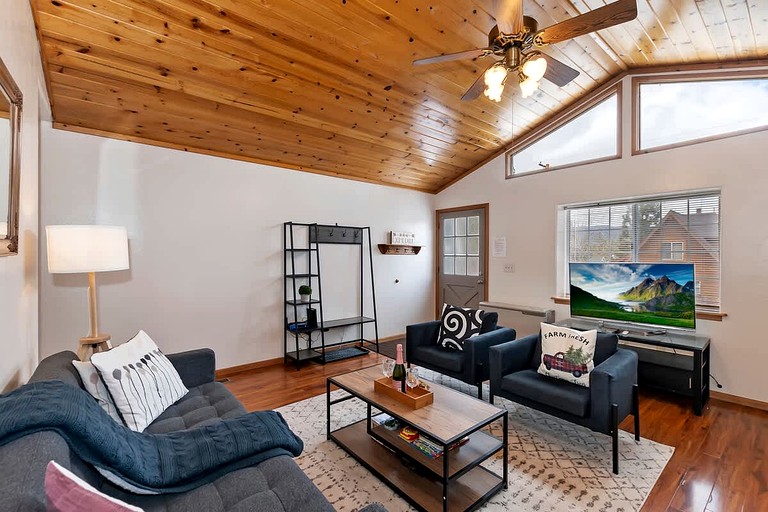 Cabins (United States of America, Big Bear Lake, California)