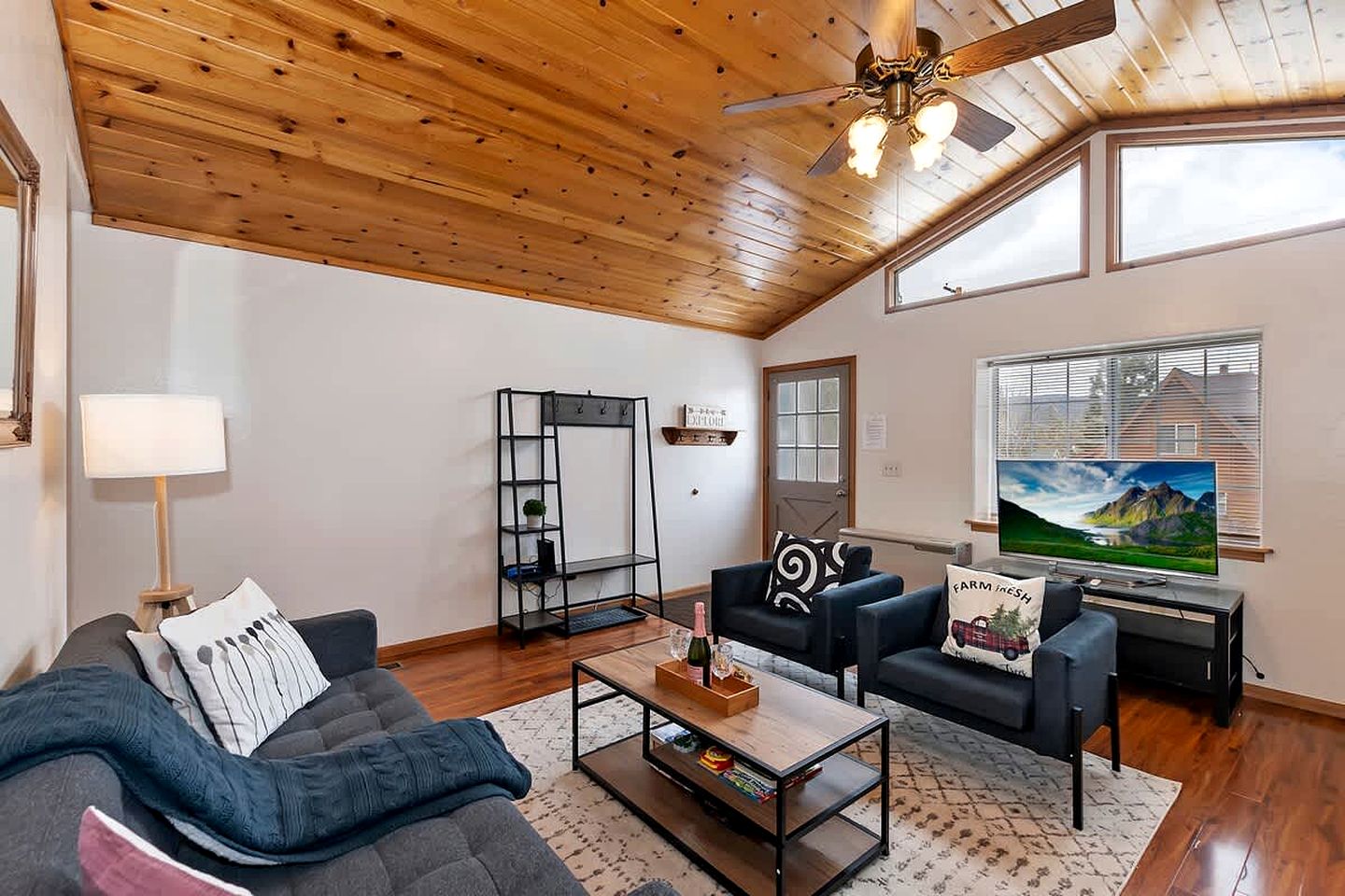 Experience Luxury: Beautiful Modern Cabin in Big Bear Lake