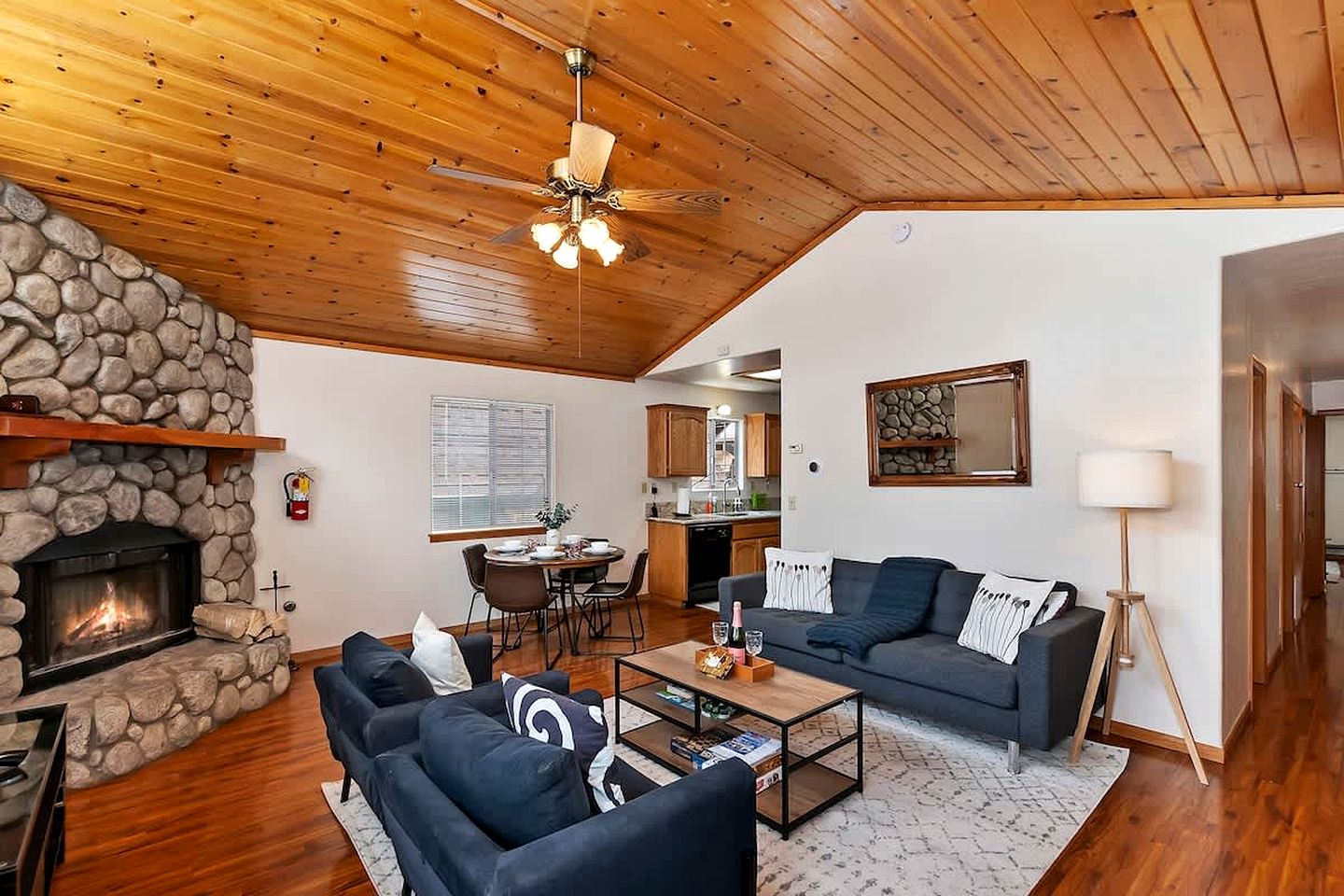 Experience Luxury: Beautiful Modern Cabin in Big Bear Lake