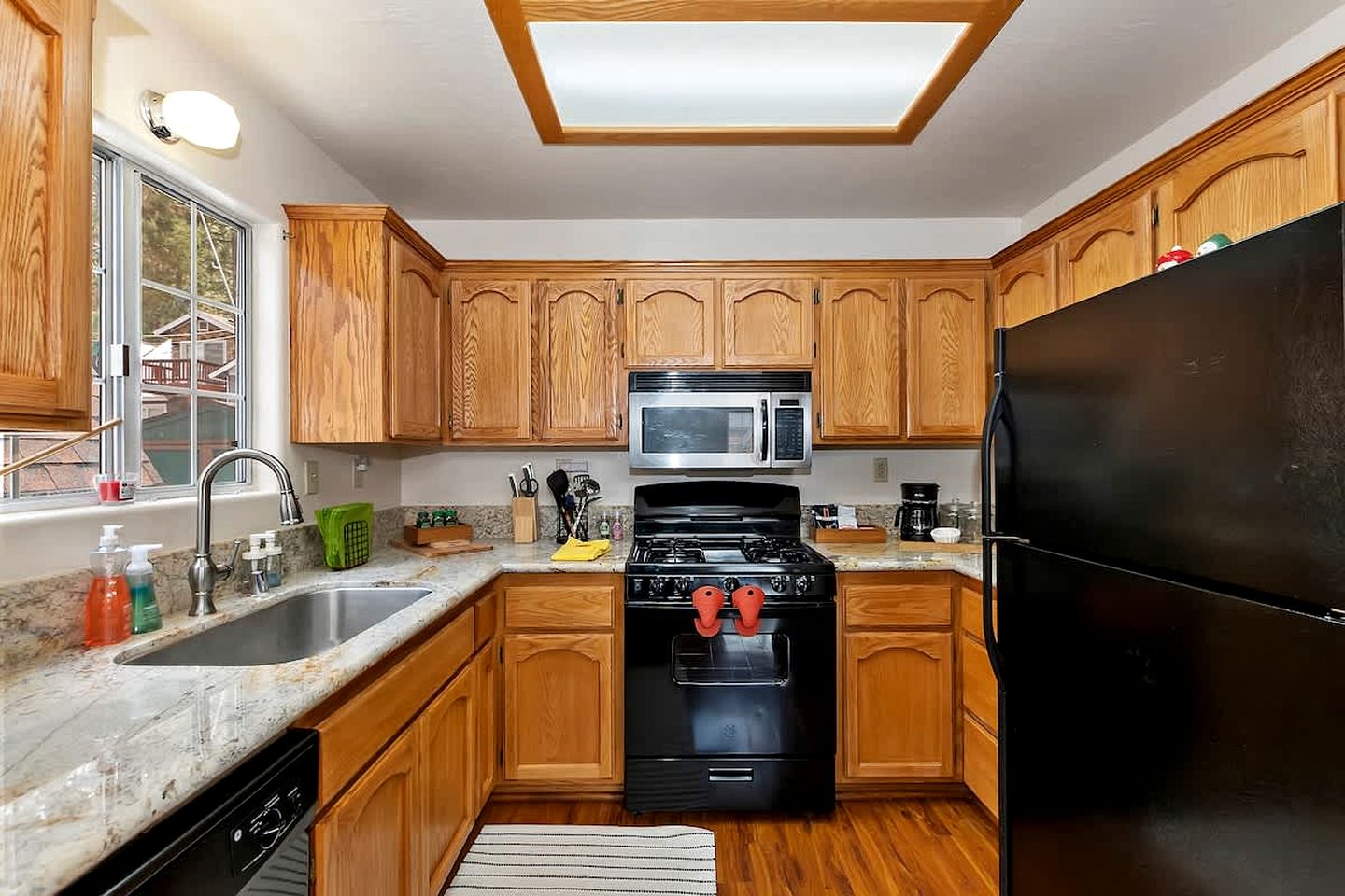 Experience Luxury: Beautiful Modern Cabin in Big Bear Lake