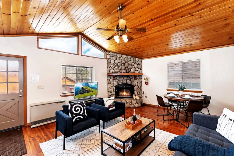 Cabins (United States of America, Big Bear Lake, California)