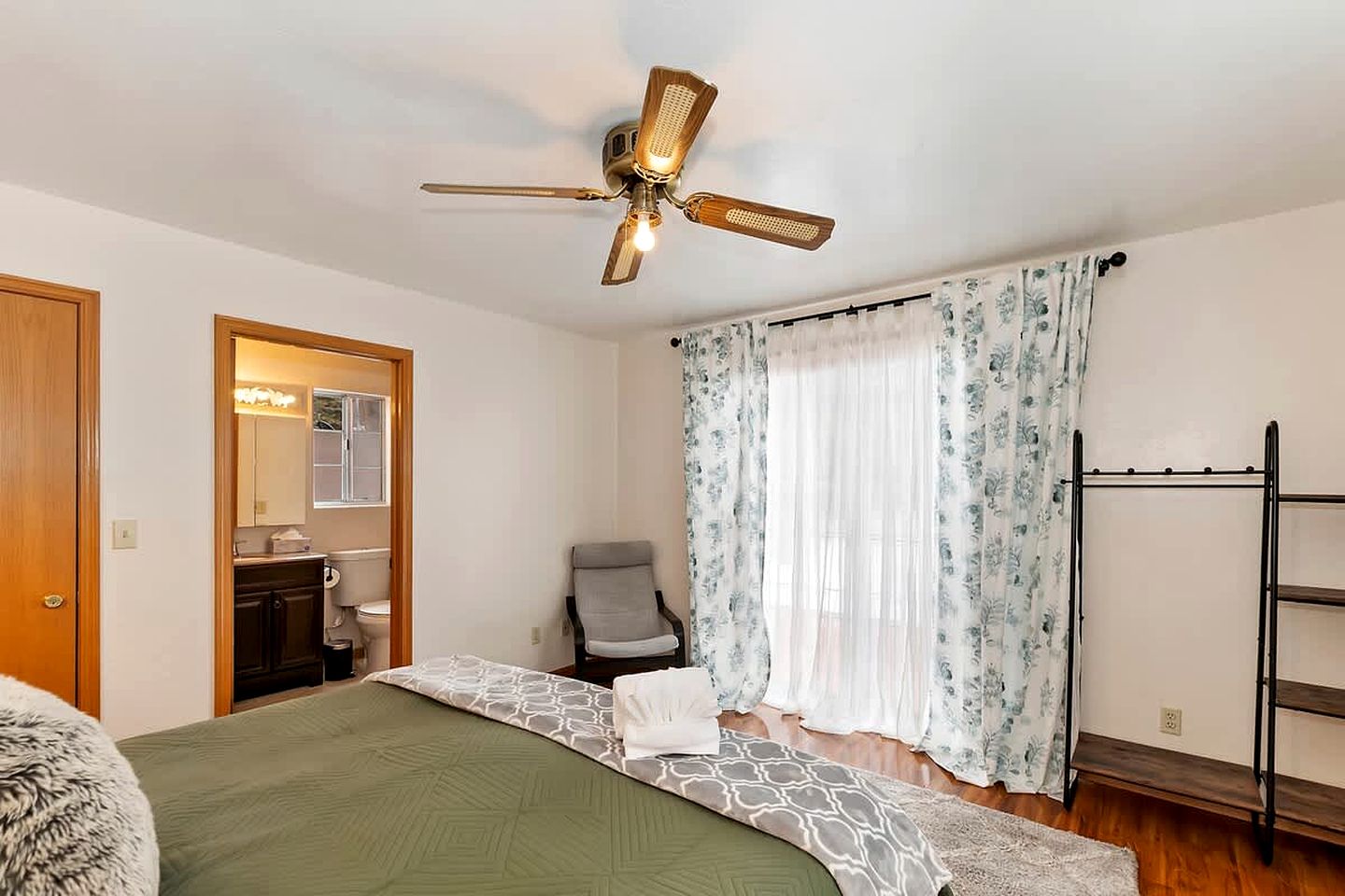 Experience Luxury: Beautiful Modern Cabin in Big Bear Lake