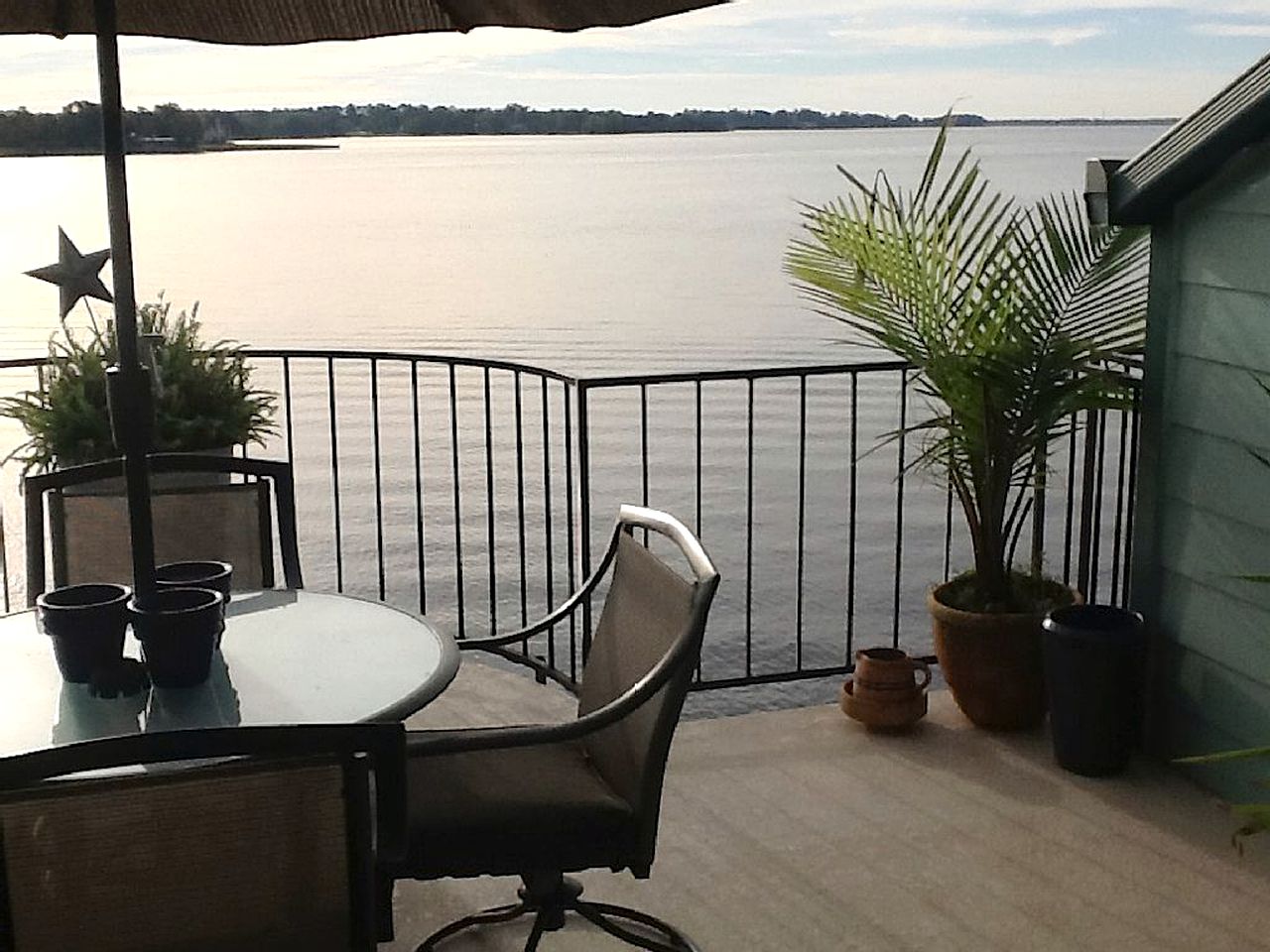 Lakefront Two-Bedroom Rental with Modern Appliances near Houston, Texas