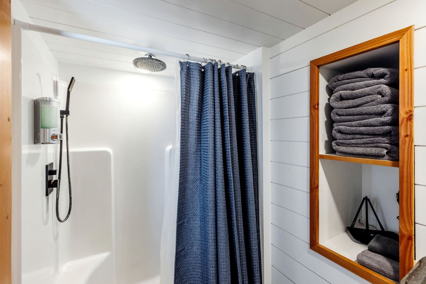 Explore Nature in Style: Discover This Tiny Home Getaway in Apple Valley, Utah