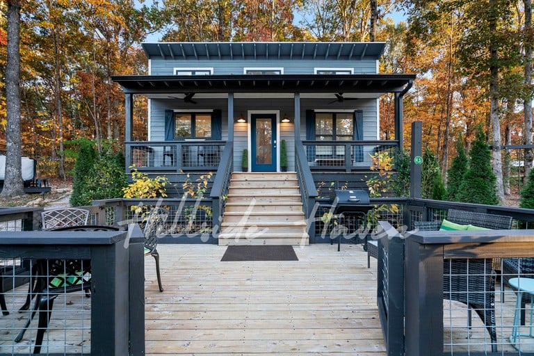 Cabins (United States of America, Tracy City, Tennessee)