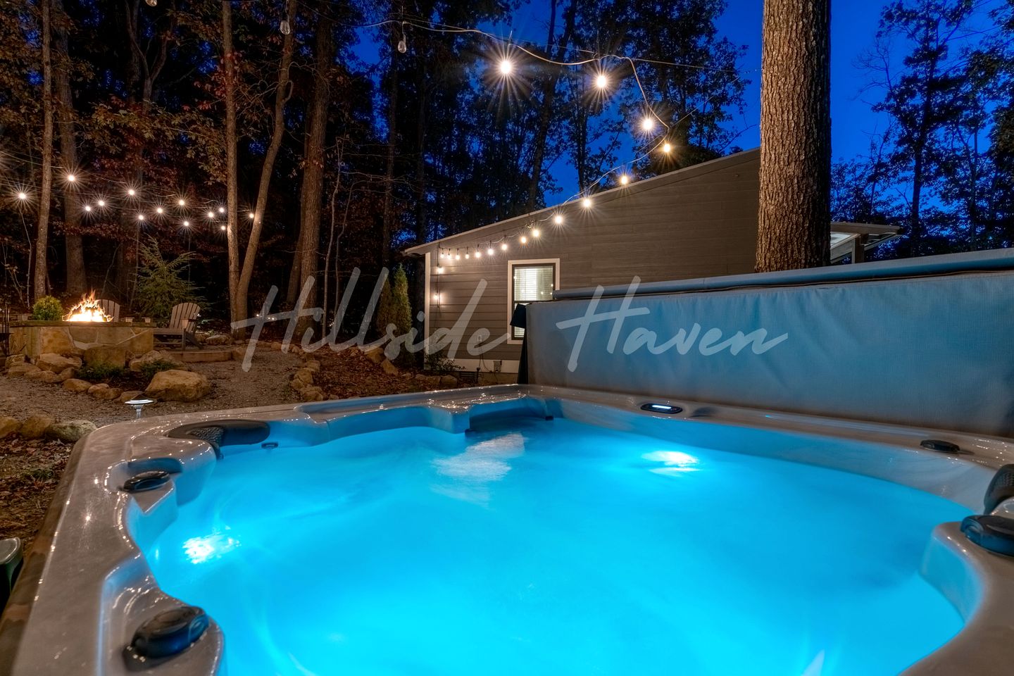 Exquisite Cabin with Stunning Interior, Outdoor Deck and Hot-Tub in Tennessee
