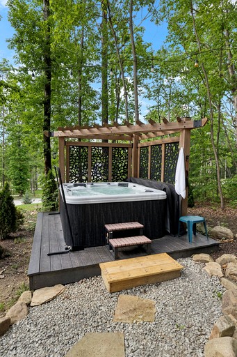 Cabins (United States of America, Tracy City, Tennessee)