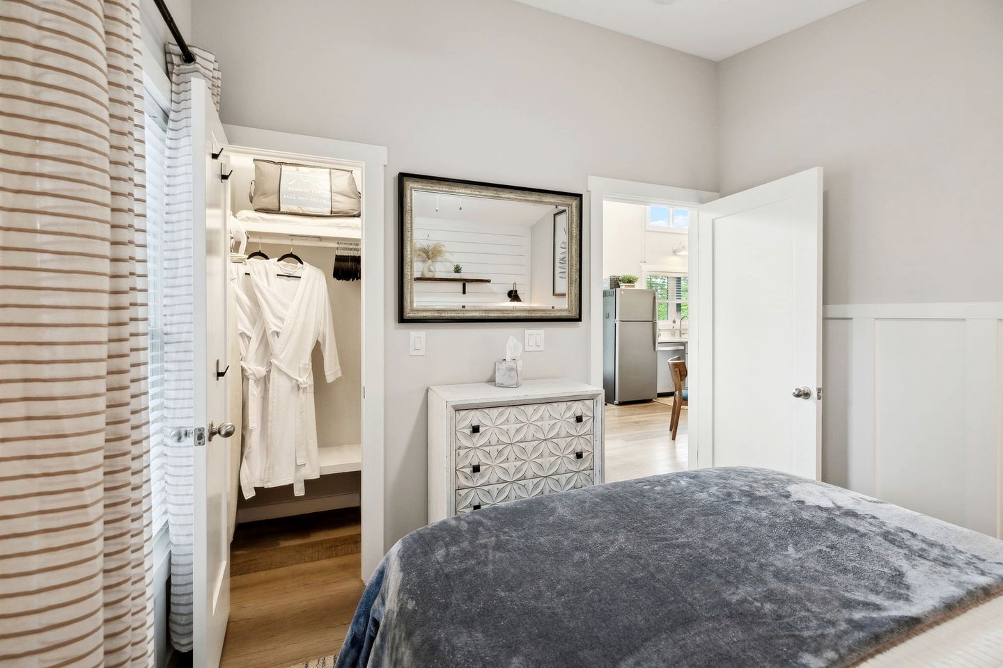 Exquisite Cabin with Stunning Interior, Outdoor Deck and Hot-Tub in Tennessee