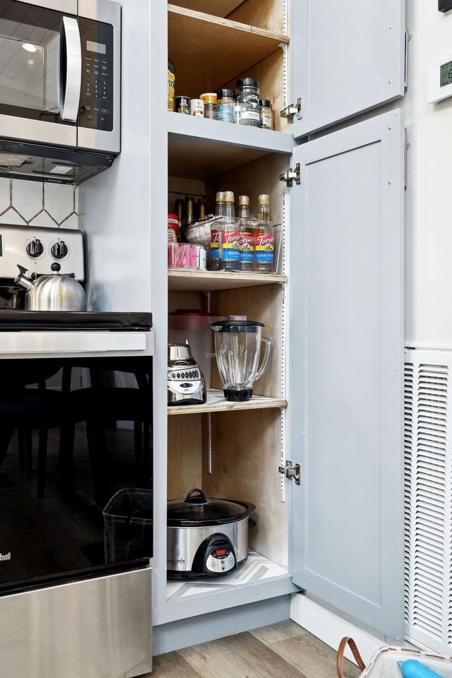 Exquisite Cabin with Stunning Interior, Outdoor Deck and Hot-Tub in Tennessee