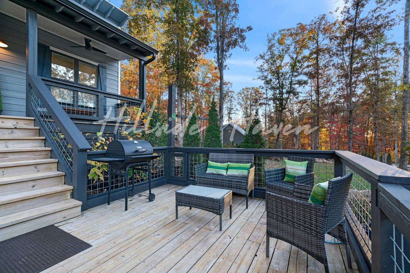 Exquisite Cabin with Stunning Interior, Outdoor Deck and Hot-Tub in Tennessee