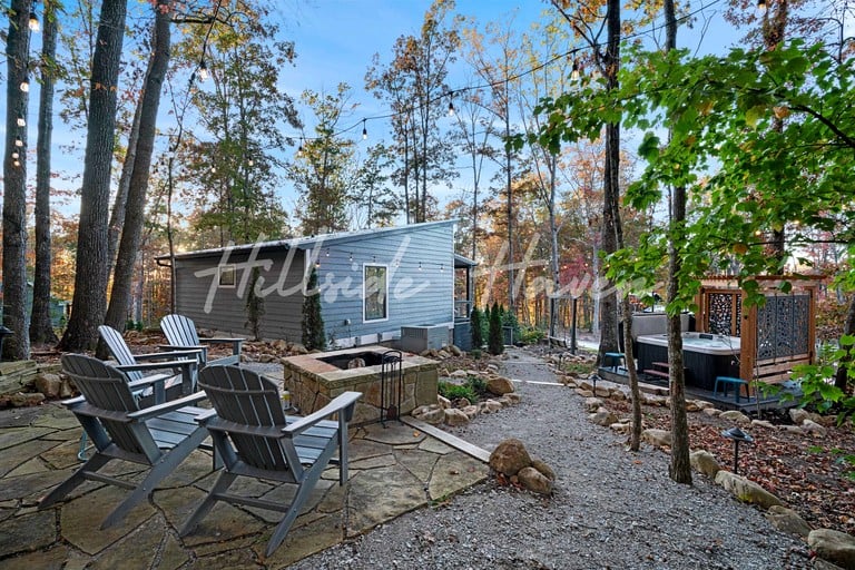 Cabins (United States of America, Tracy City, Tennessee)