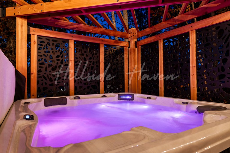 Cabins (United States of America, Tracy City, Tennessee)