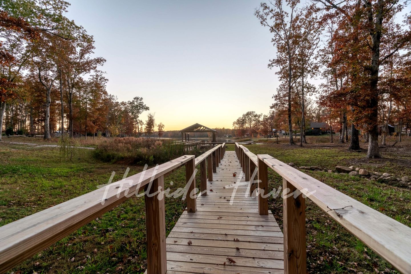 Exquisite Cabin with Stunning Interior, Outdoor Deck and Hot-Tub in Tennessee