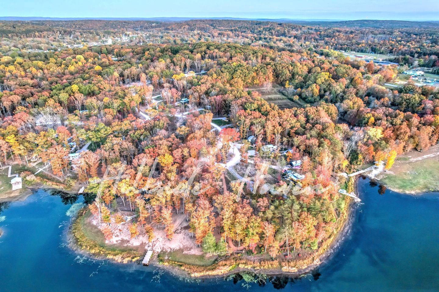 Exquisite Cabin with Stunning Interior, Outdoor Deck and Hot-Tub in Tennessee