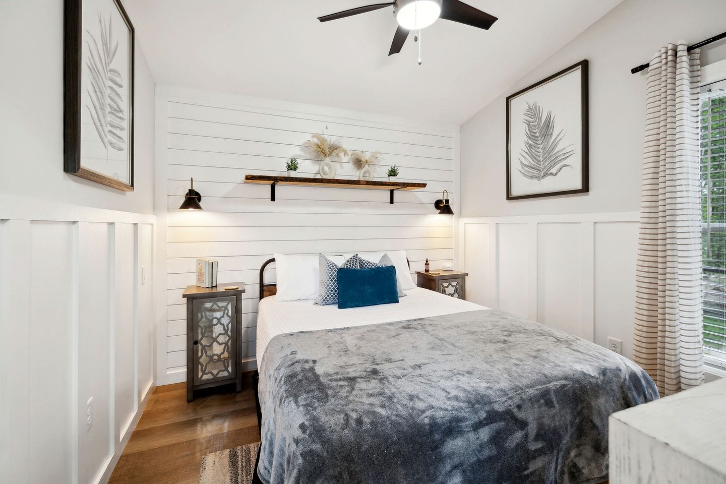 Exquisite Cabin with Stunning Interior, Outdoor Deck and Hot-Tub in Tennessee