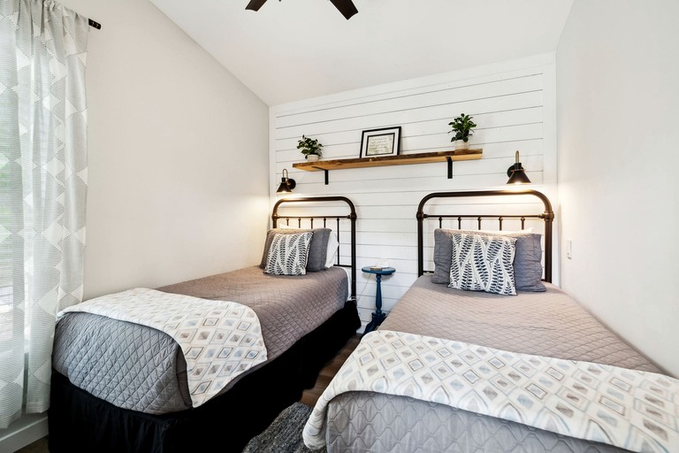 Cabins (United States of America, Tracy City, Tennessee)