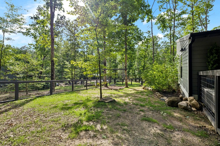 Cabins (United States of America, Tracy City, Tennessee)