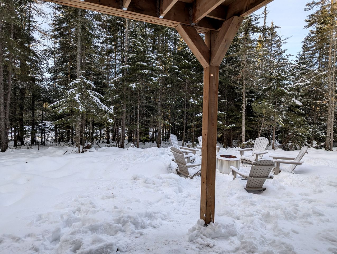 Exquisite Design Cabin with Game Room, Jacuzzi and Deck in Quebec