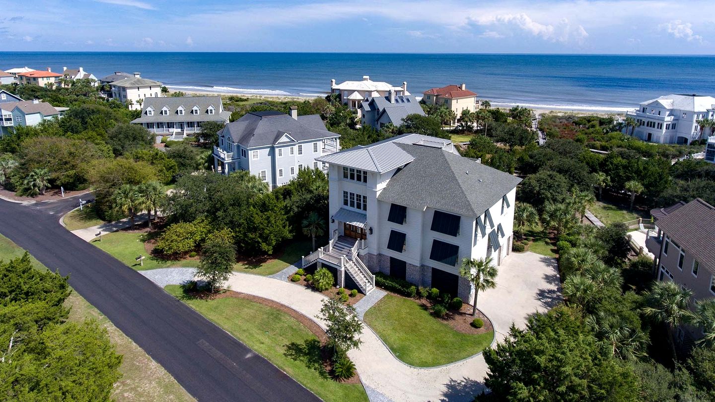Exquisite Beach House for Family Getaway in Gated Community near Pawleys Island, South Carolina