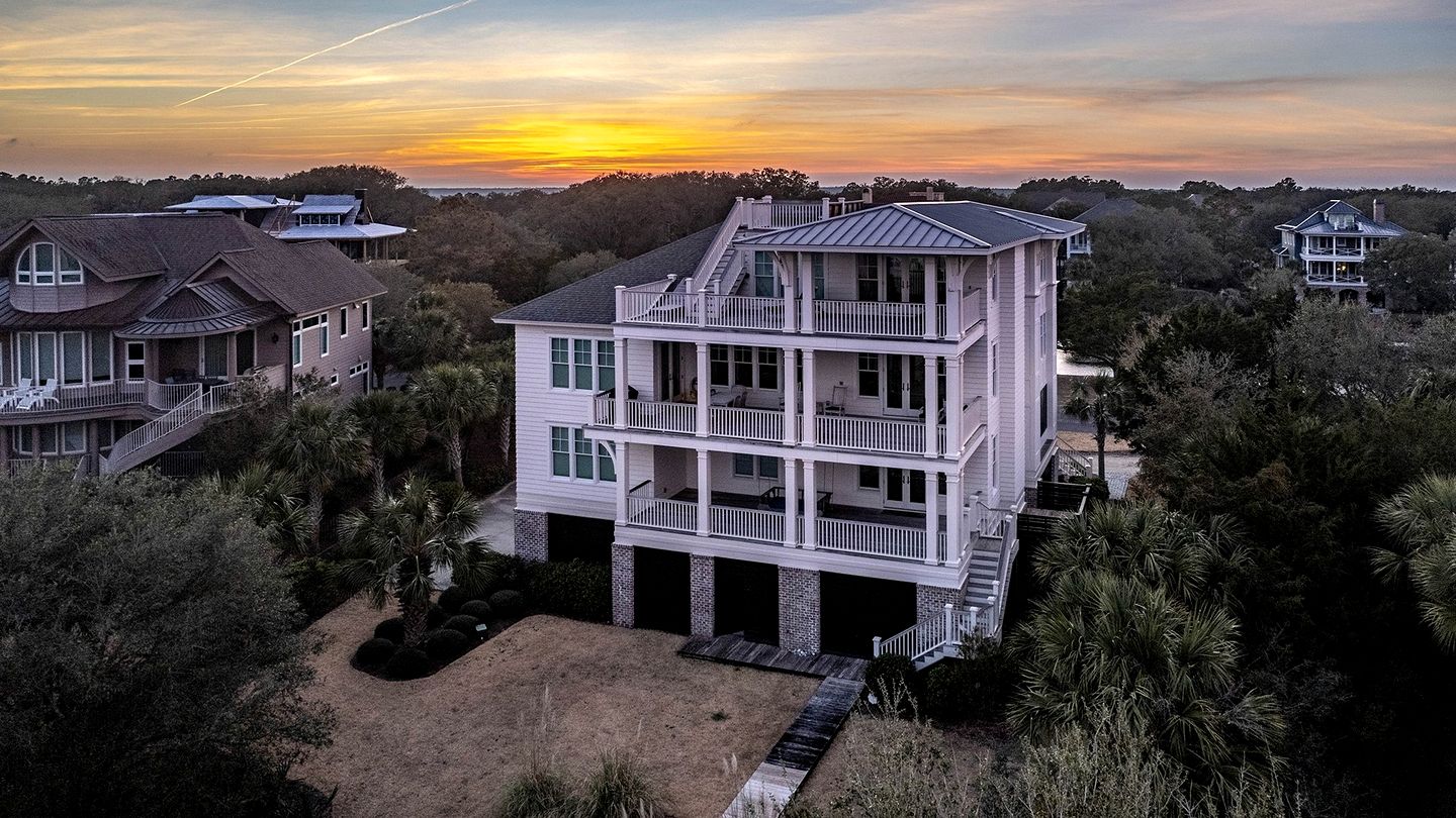 Exquisite Beach House for Family Getaway in Gated Community near Pawleys Island, South Carolina