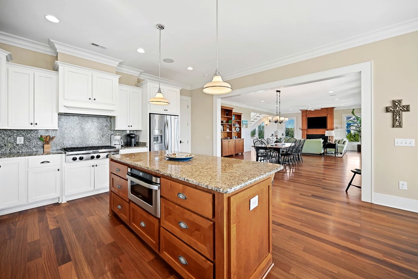 Exquisite Beach House for Family Getaway in Gated Community near Pawleys Island, South Carolina