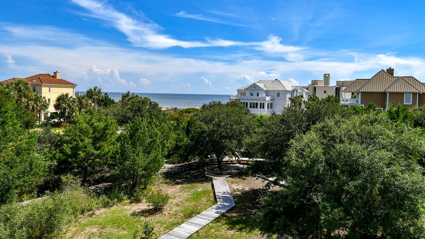 Exquisite Beach House for Family Getaway in Gated Community near Pawleys Island, South Carolina