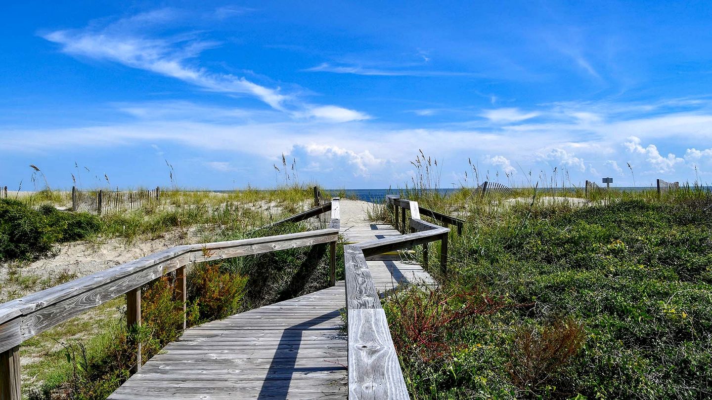 Exquisite Beach House for Family Getaway in Gated Community near Pawleys Island, South Carolina