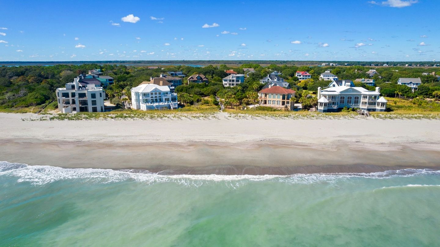 Exquisite Beach House for Family Getaway in Gated Community near Pawleys Island, South Carolina