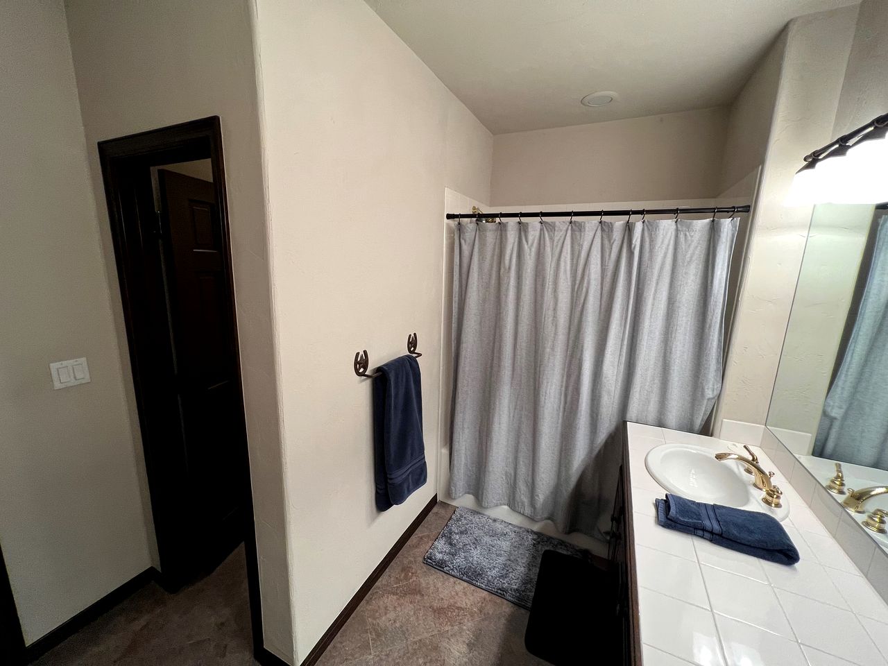 Serene Mountain Retreat with Hot Tub and Pool Table near Arrowhead Lift in Edwards, Colorado