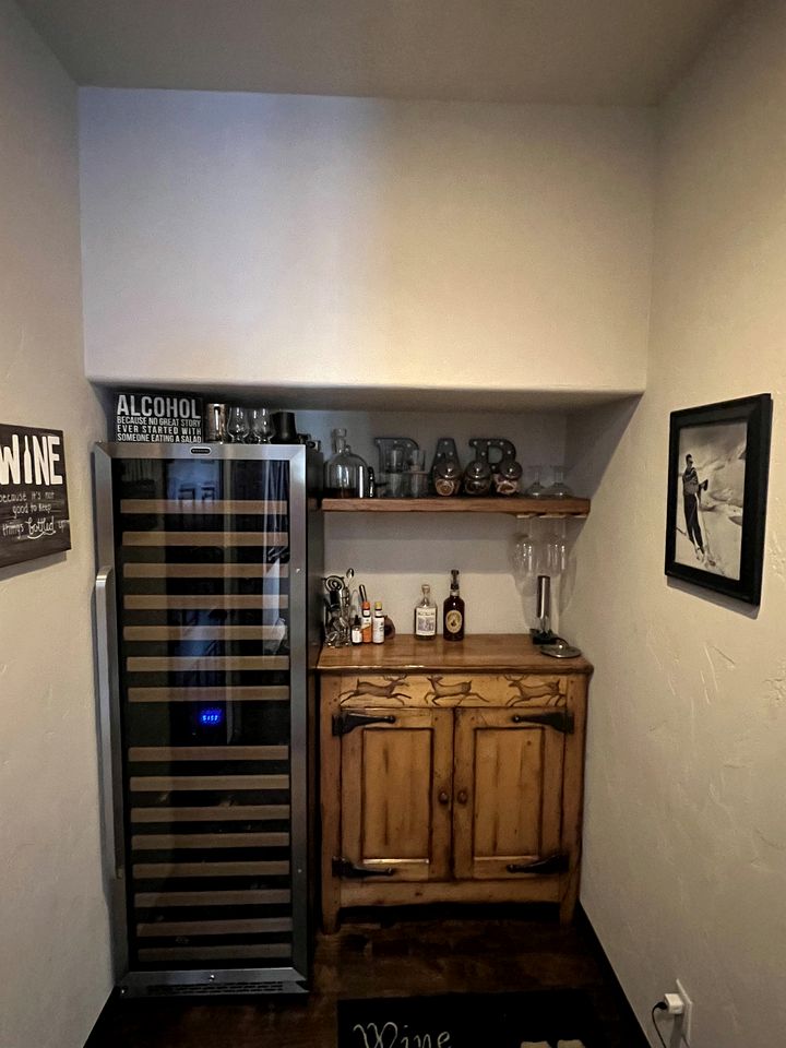 Serene Mountain Retreat with Hot Tub and Pool Table near Arrowhead Lift in Edwards, Colorado