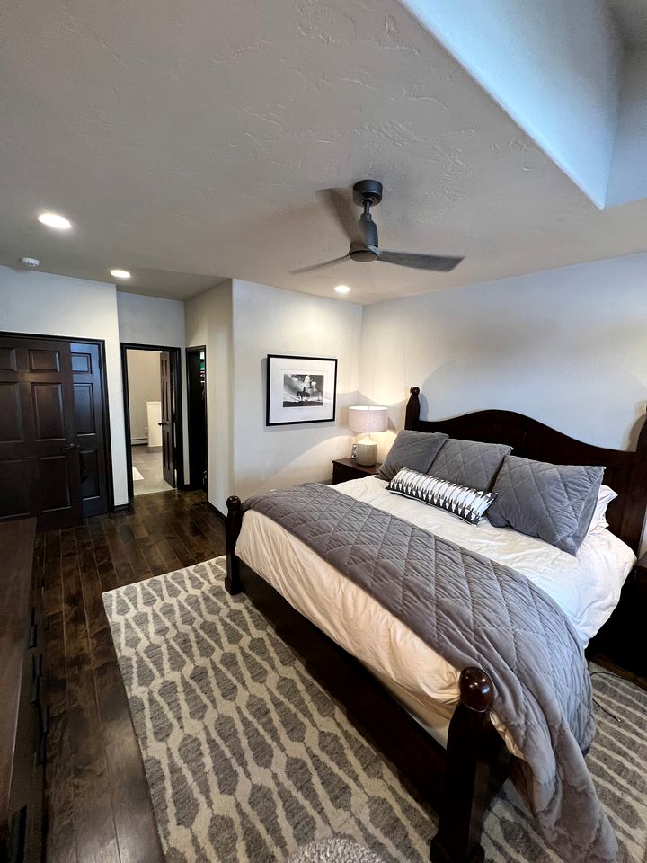 Serene Mountain Retreat with Hot Tub and Pool Table near Arrowhead Lift in Edwards, Colorado