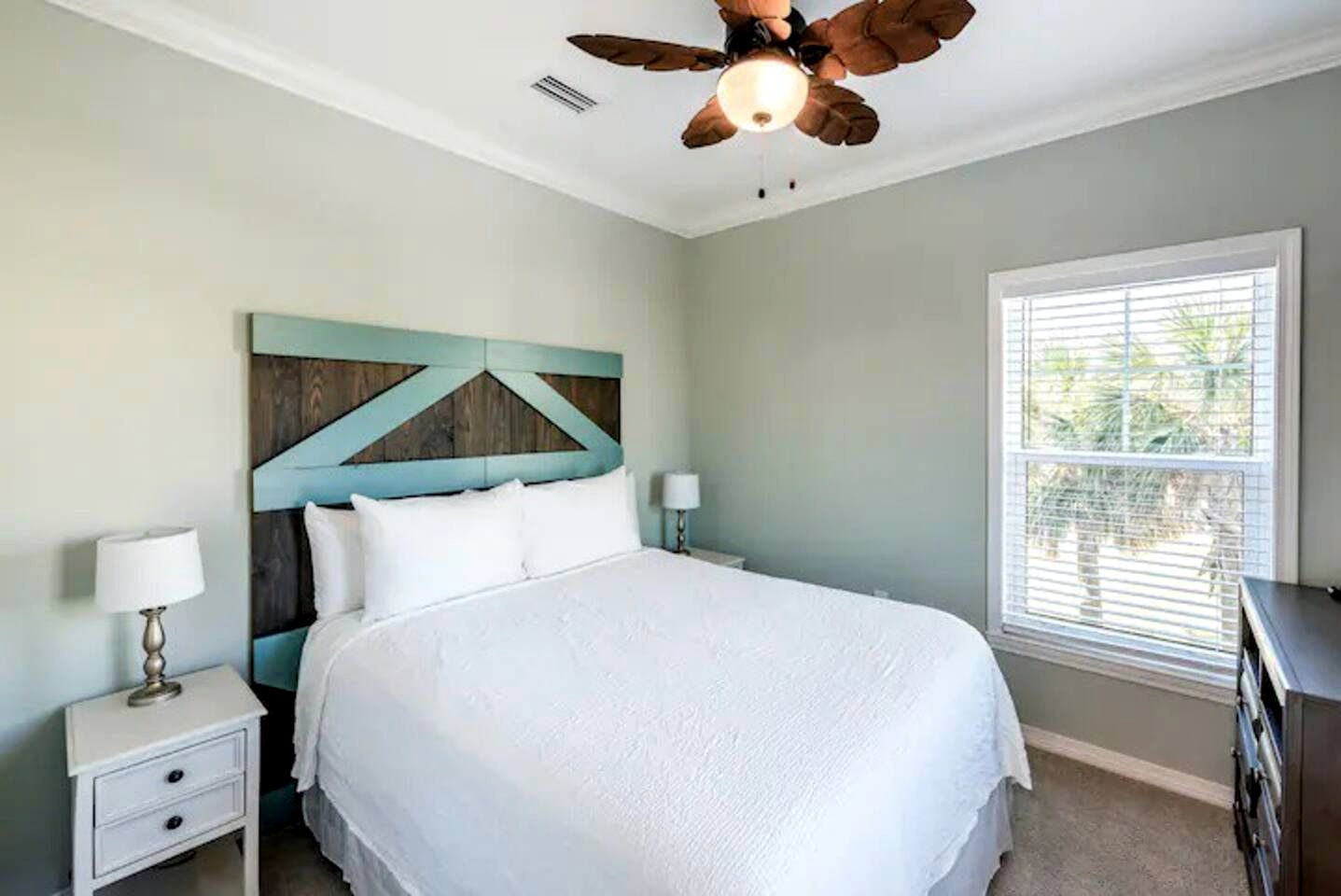 Exquisite Villa with Pool and Tennis Court in Pensacola, Florida