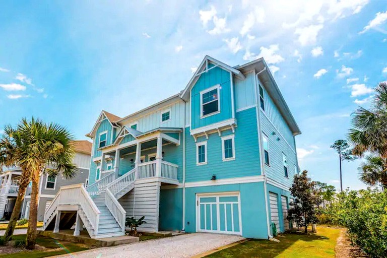 Exquisite Villa with Pool and Tennis Court in Pensacola, Florida