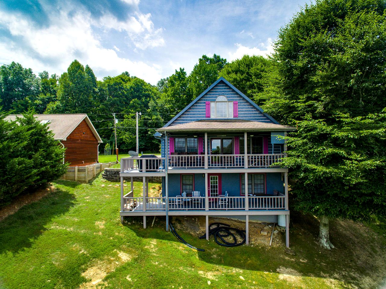 Hillside Cabin near Cave Springs, Tennessee