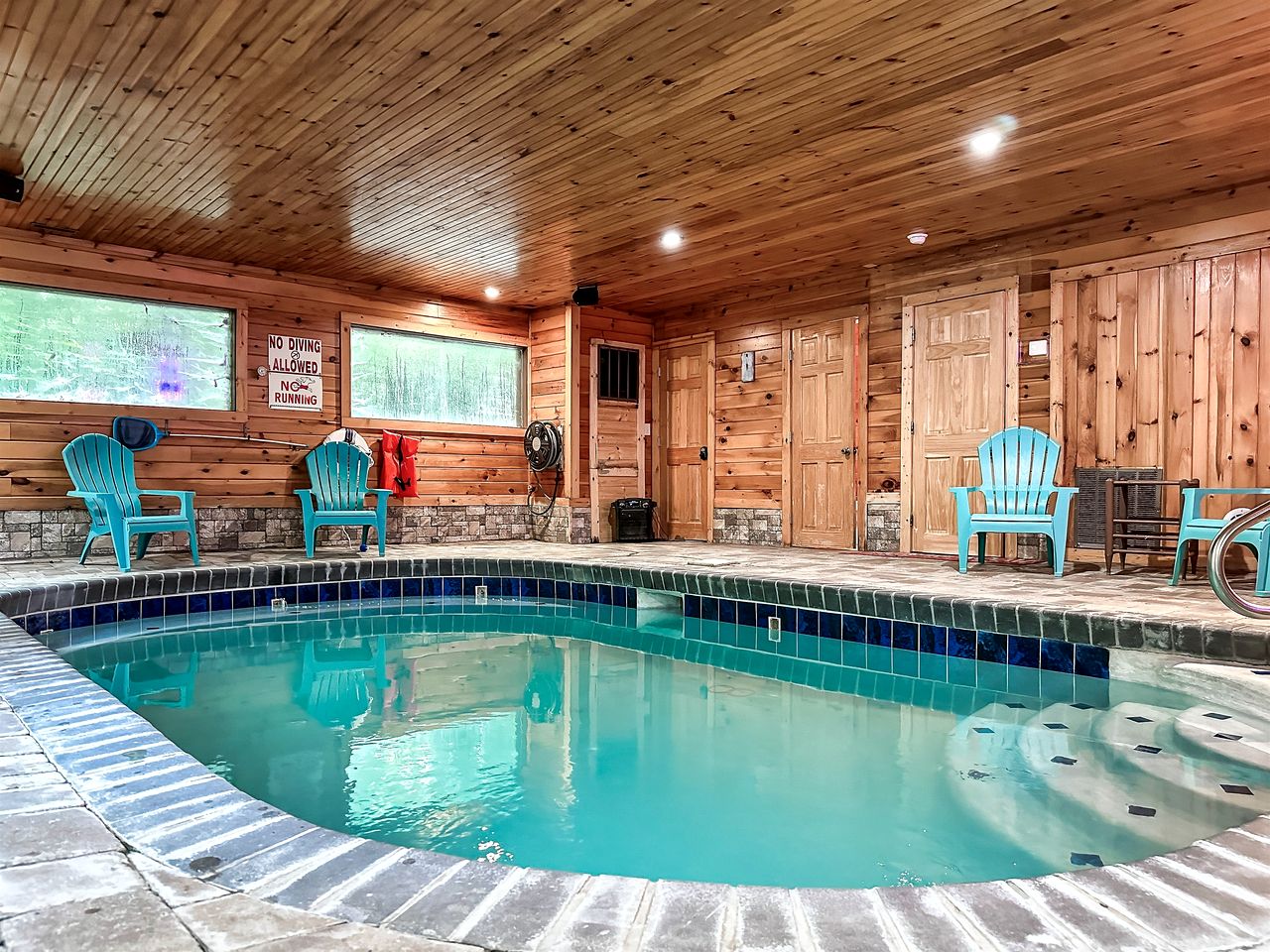 Extraordinary Retreat with Hot-Tub and Indoor Pool in Tennessee