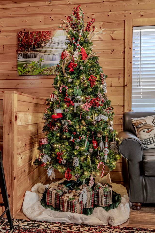 Extraordinary Retreat with Hot-Tub and Indoor Pool in Tennessee